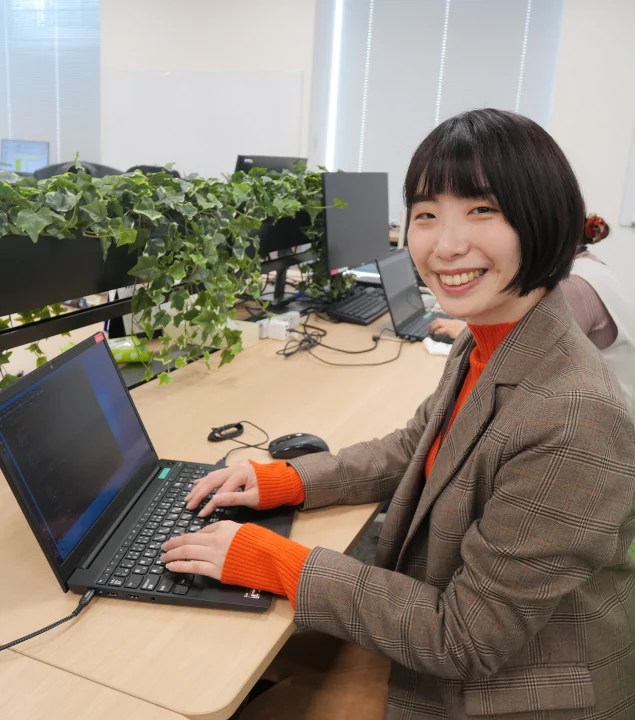 インタビュー社員の作業風景